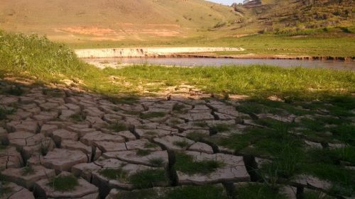 Represa de Redenção da Serra (SP) é uma das atingidas pela crise hídrica que assola o estado (Foto: Sullivan Morais Santos Santos)
